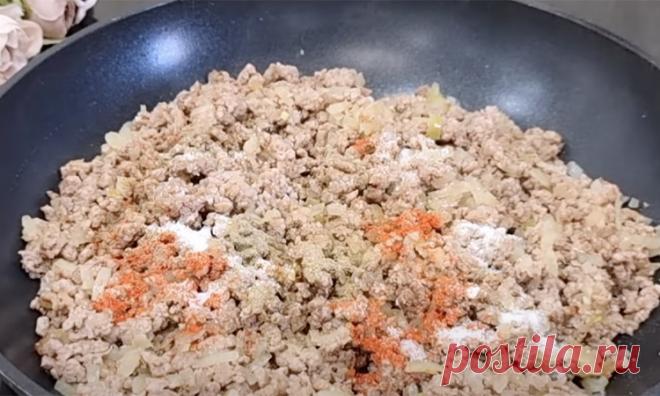 Мясной пирог-минутка без возни с тестом. За полчаса получается противень на несколько дней