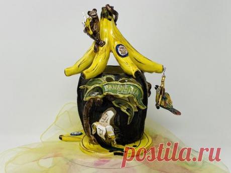 Heather Goldminc Signed & Dated 2001 Blue Sky Corp. Clayworks | Etsy Amazing and rare piece by Heather Goldminc for Blue Sky Corp. Clayworks!  This whimsical Banana Cabana is priceless! Monkeys and bananas galore. Complete with Monkey Brand stickers on the banana peels and a swinging parrot. The Cabana sits on top of a banana bunch underplate.  Fantastic condition -