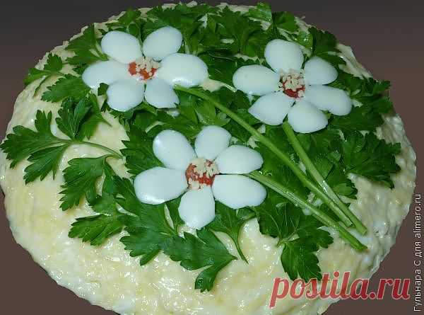 Салат с корейской морковью и грибами Три цветка / Рецепты с фото