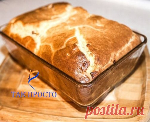 ПРОДУКТЫ ДЛЯ ЭТОГО ПИРОГА, НАЙДУТСЯ В КАЖДОМ ДОМЕ. ПРОСТО И ВКУСНО! 
Ингредиенты: 
— 1 стакан муки 
— 1 стакан кефира 
— 2 яйца 
— 0.5 ч. ложка соли 
— 1 ч. ложка соды 
Начинка: 
— 300 гр фарша 
— 2-3 лук, порезать кубиками 
— соль, перец — по вкусу 
Приготовление: 
В кефир добавляем соду и оставляем минут на 5. Затем добавляем остальные ингредиенты и хорошо перемешиваем. 
Выливаем половину теста в форму, смазанную маслом и посыпанную мукой. 
Выкладываем сырой фарш, смешанный с луком, при