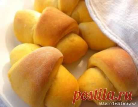 Вкусные тыквенные рогалики к чаю 
Эти тыквенные рогалики необычайно мягкие и пушистые.

На 30 булочек необходимо:- 2 ч.л. сухих дрожжей;- 1 стакан тёплой воды;- 2 стакана тыквенного пюре;- 1/2 стакана сахара;- 100 гр мягкого сливочно…