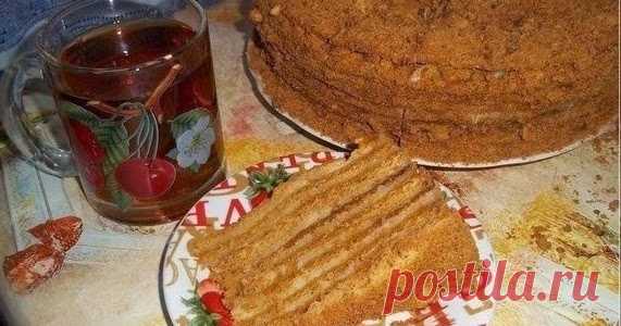 Лучшие кулинарные рецепты : МЕДОВИК С ЗАВАРНЫМ КРЕМОМ