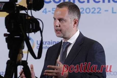 У замглавы офиса Зеленского нашли квартиру размером с торговый центр. В декларации заместителя главы офиса Владимира Зеленского Ростислава Шурмы указана квартира размером с торговый центр. Имущество находится в элитном жилом комплексе, оно стоит 73,2 миллиона гривен (более 178 миллионов рублей) и занимает площадь более 710 квадратных метров.