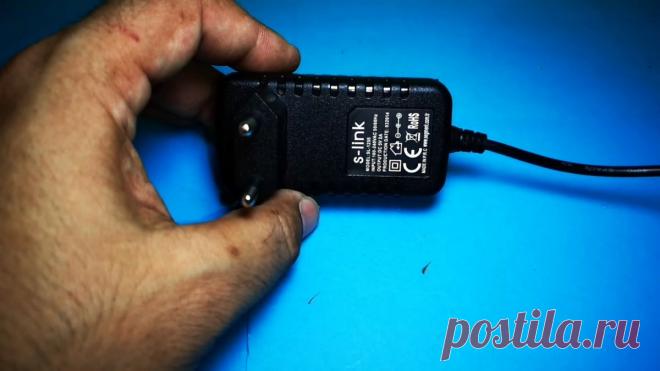 Как повысить напряжение блока питания с 5 до 12 Вольт У каждого дома наверняка валяется не один блок питания (зарядка) от различных моделей сотовых телефонов. Все они имеют выходное напряжение 5 В. Естественно, применить такой источник в хозяйстве можно, то порой столько целей нет, сколько есть в наличии таких источников с одинаковым напряжением. А