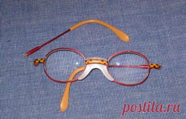 Как всего за минуту починить пластиковую дужку очков . Милая Я