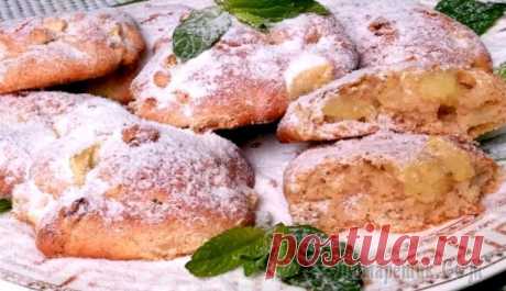 Яблочное печенье с изюмом Печенье, чем то напоминающее мягенькие прянички. Осень нежное и ароматное.  1 яйцо5 ст.л. сахара0.5 ч.л. соли1 ч.л. ванильного сахара1 ч.л. разрыхлителя150 гр. муки3 ст.л. майонеза60 - 70 гр. сливочно...