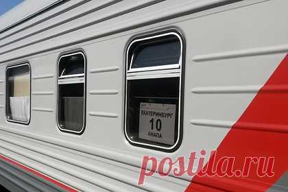 В следовавшем из Анапы российском поезде умерла 13-летняя девочка. Девочка в возрасте 13 лет умерла в поезде, следовавшем по маршруту Анапа — Екатеринбург. Как заявили в пресс-службе Уральской транспортной прокуратуры, ребенок 2008 года рождения ехал в поезде вместе с родителями. Причины произошедшего уточняются. Признаков насильственной смерти не обнаружено