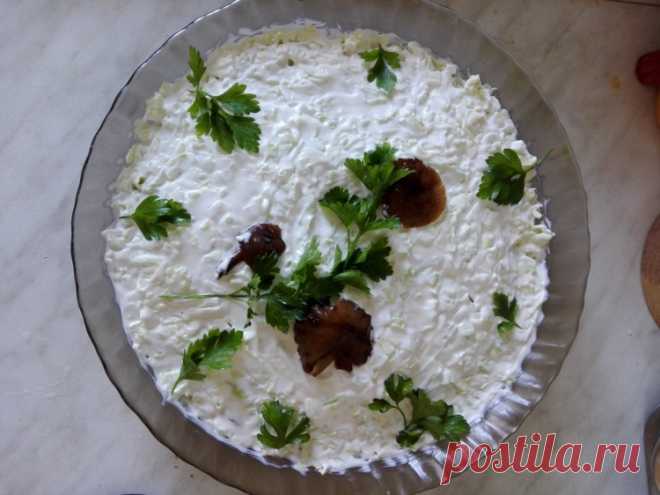 Слоеный салат с мясом и грибами - Простые рецепты Овкусе.ру