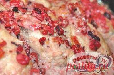 Куриные грудки с крыжовником и смородиной