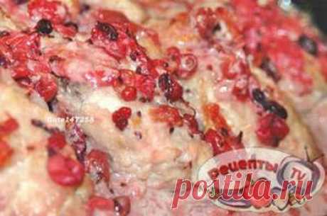 Куриные грудки с крыжовником и смородиной