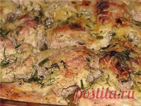 Курица в кефире

Продуктов минимум, а вкус - ну просто изумительный!

Ингредиенты:

- 1 курица
- 0,5-0,75 л кефира
- соль, приправы для курицы

Приготовление: 

Курицу промыть, разрубить на порционные куски. Затем посыпать солью и щедро приправкой для курицы.

Кусочки курицы переложить в емкость для маринования и залить кефиром, чтобы он полностью покрыл курочку. Оставить мариноваться минимум на 2 часа.

Затем переместить курочку в огнеупорную форму вместе с маринадом и за...