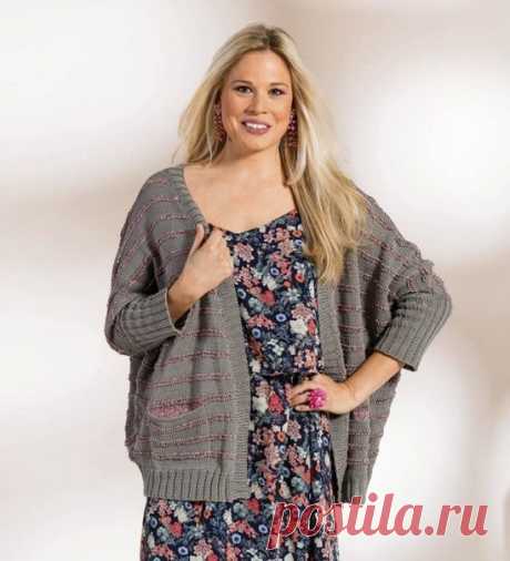 Вязаный жакет Plus Size с цельновязанным рукавом

Размеры: 42/44 (46/48) 50/52 (54/56)

Размеры российские: 48/50 (52/54) 56/58 (60/62)

Вам потребуется: 600 г серой пряжи (100% хлопка; 104 м/50 г) и 150 г красно-белой двухцветной пряжи (54% хлопка, 46% полиэстера; 85 м/50 г); круговые спицы № 4.

Внимание: жакет вязать на круговых спицах рядами в прямом и обратном направлении.

Техника вязания.
Резинка: число петель кратно 4 + 2 кром. Лицевые ряды: кром., попеременно 2 ли...