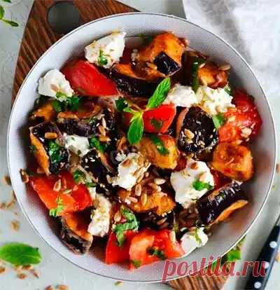 Салат с хрустящими баклажанами – как вкусно приготовить