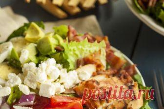 Салат из овощей с куриной грудкой и сыром: рецепт от актрисы Ольги Кузьминой - 7Дней.ру Звезда сериалов «Кухня» и «Отель Элеон» поделилась с 7days.ru рецептом очень полезного салата.