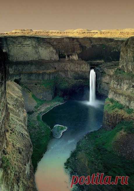 Palouse Falls East, WA, USA 
~Life On Planet Earth~  |  Pinterest • Всемирный каталог идей