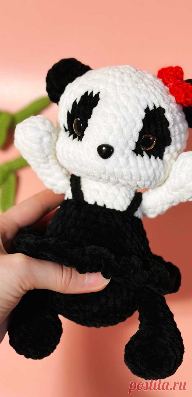 PDF Пара Панд крючком. FREE crochet pattern; Аmigurumi toy patterns. Амигуруми схемы и описания на русском. Вязаные игрушки и поделки своими руками #amimore - плюшевая панда, медведь, медвежонок панды из плюшевой пряжи, мишка.