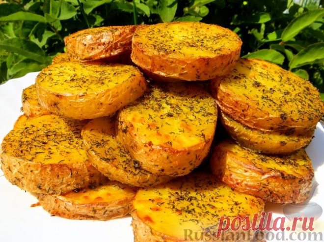 Рецепт: Запечённый картофель со сливочным маслом, чесноком и травами на RussianFood.com