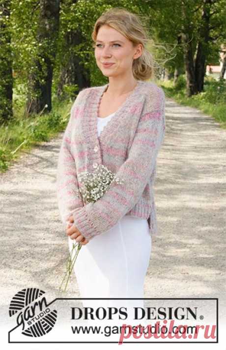 Жакет Morning Dawn

Размеры: S - M - L - XL - XXL - XXXL
Понадобится:
Пряжа DROPS FABEL (75% шерсть, 25% полиамид, 205м/50г)
250-300-300-350-350-400 г, цвет 623, rose mist
а также пряжа DROPS KID-SILK (75% мохер, 25% шелк, 210м/25г)
125-125-150-175-175-200 г, цвет 38, chalk
Пуговицы DROPS MOTHER OF PEARL, Flower (Pink) № 603: 2 шт для всех размеров.
Спицы:
Круговые спицы DROPS размер 5.5 мм, длина лески 40 и 80 см.
Круговые спицы DROPS размер 4.5 мм, длина лески 40 см.
Чул...