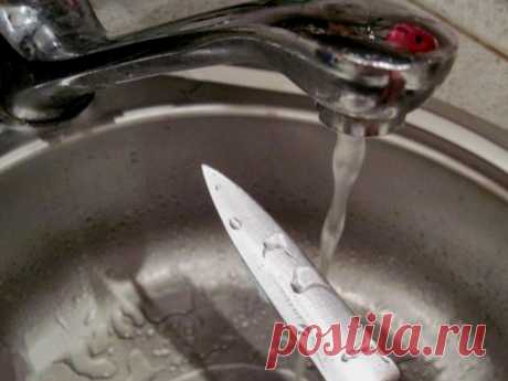 Как я сама научилась затачивать ножи. Делюсь двумя простыми способами
Каждая хозяйка хоть раз в жизни нервничала по поводу тупого ножа. Хорошо, если в доме есть хозяин и он может помочь. Но, некоторые мужчины слишком заняты или попросту не умеют этого делать. Приходится выкручиваться самой, ведь ждать возвращения мужа с работы некогда или нужно срочно приготовить обед. Помню, как в студенческие годы каждый житель общежития […]
Читай дальше на сайте. Жми подробнее ➡