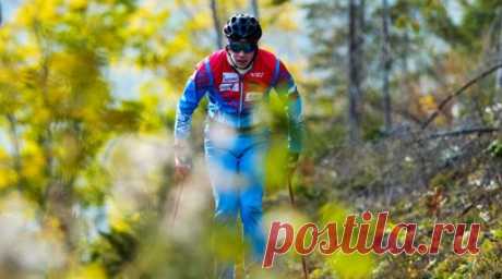 Пополнение в семье Латыпова, восхождение Чудова на Эльбрус и вес Томшина: биатлонисты продолжают подготовку к сезону. Эдуард Латыпов во второй раз стал отцом, а молодые мамы Ульяна Нигматуллина и Кристина Резцова собираются выйти на старт уже в конце сентября. Василий Томшин набрал лишний вес перед сбором в Тюмени, а Карим Халили признался, что может позволить себе несколько гамбургеров перед тренировкой. Кирa Дюжева рассказала о встрече с медведем, а Максим Чудов совершил восхождение на…