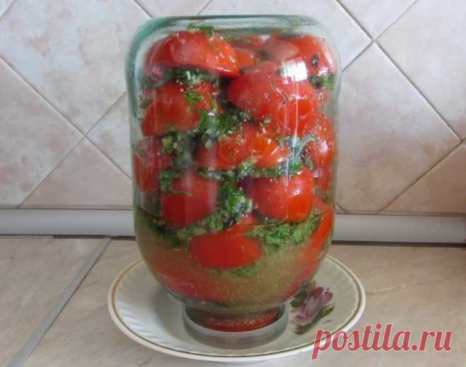 Быстрые помидоры по-корейски

Отличная закуска, которая радует любой праздничный стол - помидоры по корейски. Делается быстро и легко. Вкусно!

Ингредиенты:

-2 кг помидор порезать крупно (пополам)
-4 шт. болгарских перца
-2 головки чеснока
-зелень

Заправка:

-100 гр. уксуса
-100 гр. растит. масла
-100 гр. сахара
-2 ст. л. соли.

Приготовление:

Перец, чеснок (слова автора: я добавляла 2 шт. горького перца) перекрутить на мясорубке . Перемешать. Зелень порезать.
Укладыват...