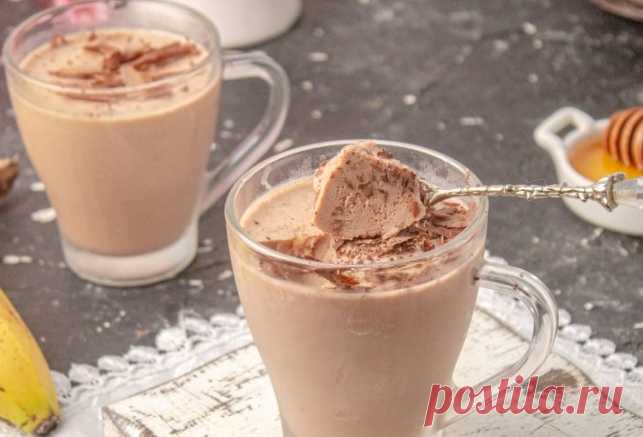 Десерт из ряженки с бананом и какао