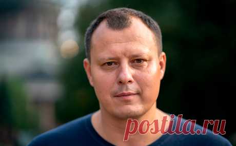 Полиция задержала организатора бойкота QR-кодов в Петербурге. У Александра Коновалова, автора проекта «Карта сопротивления» и организатора протеста заведений Петербурга против QR-кодов, прошли обыски, его обвиняют в даче взятки