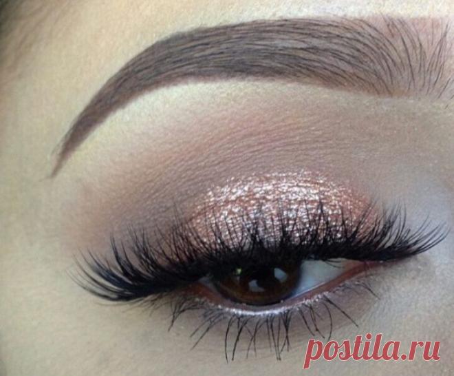 Теория цвета: пять идеальных сочетаний оттенков теней, которые подойдут абсолютно каждой – ВСЕ ПРОСТО Тени для век – это классика.
И они никогда не выйдут из моды.
Но чтобы макияж глаз был идеальным, нужно знать, какие именно оттенки вам подходят и как их правильно сочетать друг с другом.
Ведь одно неверное движение – и макияж испорчен!
Сегодня я хочу представить вам пять самых-самых удачных и простых в исполнении вариантов.
Уверена, вы будете приятно удивлены!