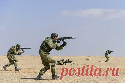 В Таджикистане начались учения с участием тысячи российских военных. В Таджикистане на горных полигонах Ляур и Самбули 201-й российской военной базы начались учения с участием тысячи военнослужащих России. Российские военнослужащие проведут боевые стрельбы, в том числе из вооружения боевых машин, по статическим и динамическим мишеням, имитирующим технику противника.