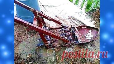 - Пап, не надо говорить "самодельный". Говори - "крафтовый".
- Умник, бери крафтовую лопату и пошли майнить картошку 😜😎😂