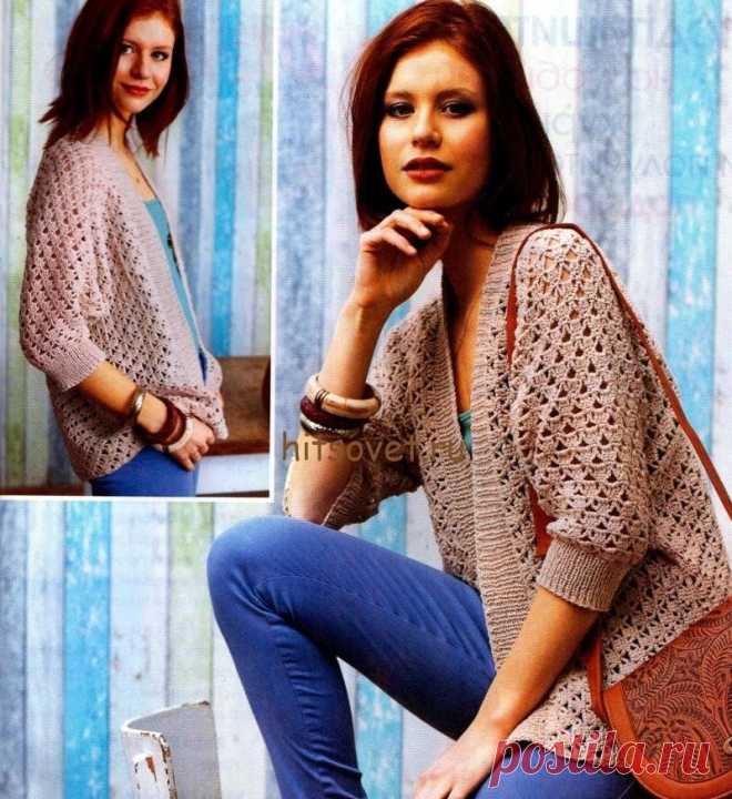 ЖАКЕТ ЛЕТУЧАЯ МЫШЬ
Модная модель ажурного жакета с силуэтом летучая мышь со схемой и бесплатным описанием.
Вам потребуется 550 (550, 600) грамм бежевой пряжи, состоящей из 41% хлопка, 32% полиэстера, 27% льна; длиной нити 125 метров в 50 граммах; крючок № 4; круговые спицы № 3,5.
Размеры жакета летучая мышь: 36-38 (40-42, 44-46).
Резинка: попеременно 1 лицевая, 1 изнаночная.
Основной узор: число петель начального ряда кратно 6 + 3. Вязать по схеме вязания узора крючком. Начать с петель пере