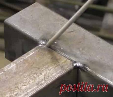 В статье https://svarkapajka.ru/ рассказывается о том, какие электроды лучше купить для сварки профильных труб - это электроды Монолит, МР-3, ОК-46 и АНО-21