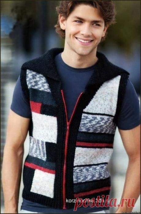 СТИЛЬНЫЙ МУЖСКОЙ ЖИЛЕТ

РАЗМЕР: СТАНДАРТНЫЙ

ВАМ ПОТРЕБУЕТСЯ: LANAGOLD
ЦВЕТ: 151 АНТРАЦИТОВЫЙ МЕЛАНЖ
КОЛИЧЕСТВО МОТКОВ: 2 MOTiF
ЦВЕТ: 3007
КОЛИЧЕСТВО МОТКОВ:3
СПИЦЫ: № 4,5

Используемые техники вязания: ЛИЦЕВАЯ ГЛАДЬ, РЕЗИНКА

КАК ВЯЗАТЬ ЖИЛЕТ

1_я ПЕРЕДНЯЯ ПОЛОЧКА:

1. Антрацитовой нитью набрать 5 5 петель и связать 10 рядв резинкои 1x1, попеременно провязывая 1 лицевую и 1 изнаночную петлю.

2.Далее вязать в следующем порядке:
9 петель резинкой 1x1 антрацитовой нитью (эт...