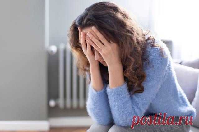 Как связаны ДЕПРЕССИЯ И КАРДИОЛОГИЧЕСКИЕ проблемы Психоэмоциональные факторы влияют на течение сердечно-сосудистых заболеваний, ускоряют развитие атеросклероза и увеличивают частоту тяжелых осложнений ишемической болезни сердца.