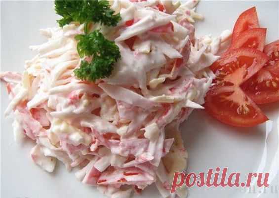 Салат с крабовыми палочками «Красное море».