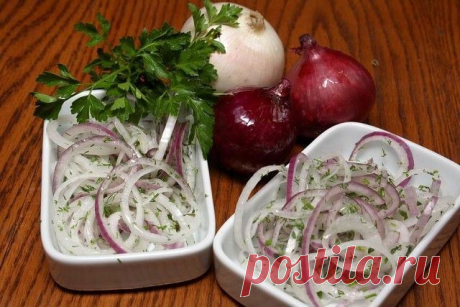 Очень вкусный маринованный лук для шашлыка, салата и просто так тоже очень вкусно! МАРИНОВАННЫЙ ЛУК ДЛЯ ШАШЛЫКА, САЛАТОВ И ПРОСТО С ХЛЕБУШКОМ ПОКУШАТЬ Ингредиенты: 4-5 луковиц 2-3 зубчика чеснока 2-3 ст.л. уксуса 5 ст.л. растительного