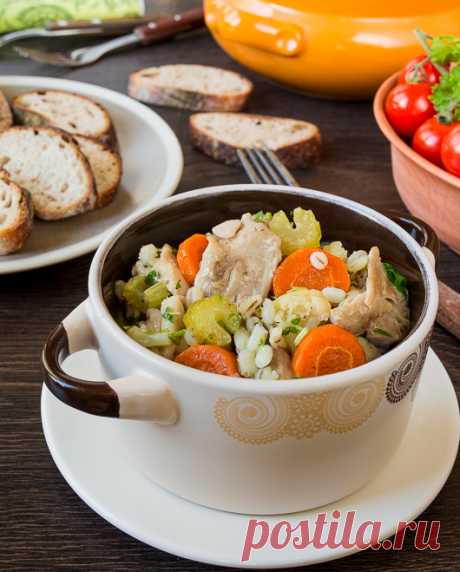 Нежное рагу из курицы с овощами и перловкой