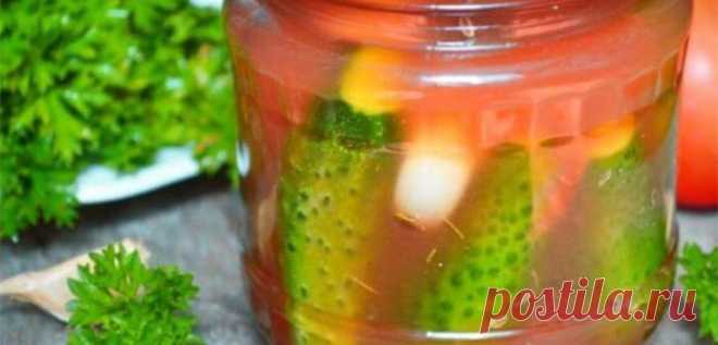 Огурцы с кетчупом чили на зиму: 10 самых вкусных рецептов без стерилизации и с ней. Маринованные в кетчупе с чесноком огурцы Огурцы с кетчупом чили на зиму в литровых банках без стерилизации. Огурцы с кетчупом чили на зиму: самый вкусный рецепт. Маринованные огурцы с кетчупом чили Махеев и Хайнц на зиму в литровых банках. Огурцы в кетчупе на зиму, обалденный рецепт с чесноком.