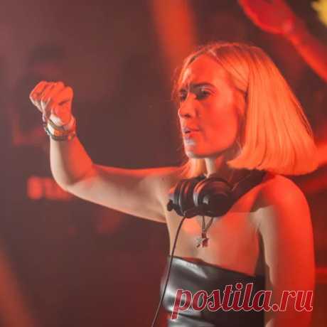 Yulia Niko Read my Body Language Chart - HypeDJ.top