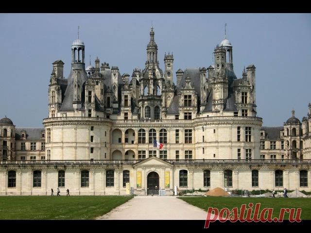 Истории замков и королей

1. Дворец Сан-Суси - убежище Фридриха Великого 
Дворец Сан-Суси - убежище, где Фридрих Великий укрывался от невзгод. Сан-Суси - самый известный дворец Фридриха Великого, расположенный в восточной части одноименного парка в Потсдаме. Дворец был возведен в 1745-1747 годах по проекту самого короля. Практическая сторона осуществления королевского замысла была поручена близкому другу короля - архитектору Георгу Венцеслаусу фон Кнобельсдорфу.

2. Эдинбу...