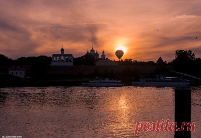 Великий Новгород. Детинец и Торг Прогулка по сердцу Великого Новгорода - Детинцу (Кремлю) и Ярославову дворищу. Сначала я не хотел идти на экскурсию по Детинцу. Думал, что встречусь с