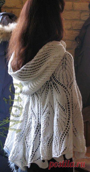 Белая накидка с капюшоном от девушки Ната.