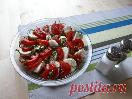 Салат из помидоров и моцареллы - Кормежка.ру