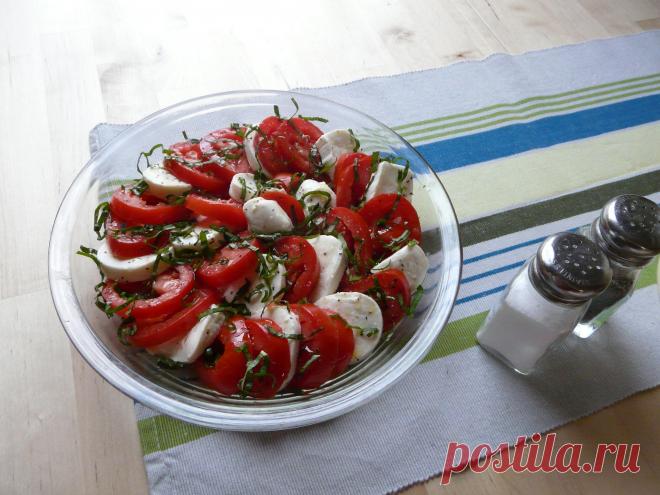 Салат из помидоров и моцареллы - Кормежка.ру