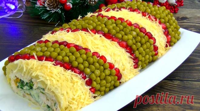 Король Новогоднего стола! Салат с оригинальным и красивым оформлением Салат с куриным мясом, свежим огурцом, сушеными абрикосами и орехами. Для приготовления...