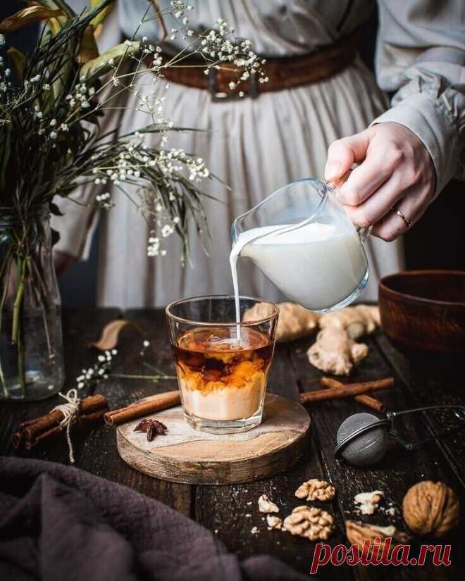 Хочется счастья. Хочется кофе.
Хочется веры в добрых людей.
Хочется так, чтоб не было плохо.
Хочется мира! Улыбок детей!
Хочется быть рядом с теми, кто важен!
Хочется крепких объятий родных.
Хочется жить... И чтоб было не страшно.
Хочется радостей жизни простых.

Марина Никонова