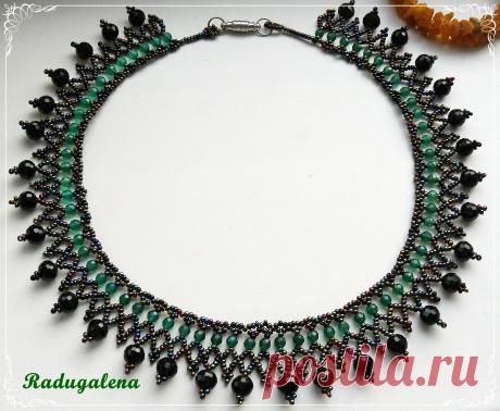 Ожерелье с нефритом