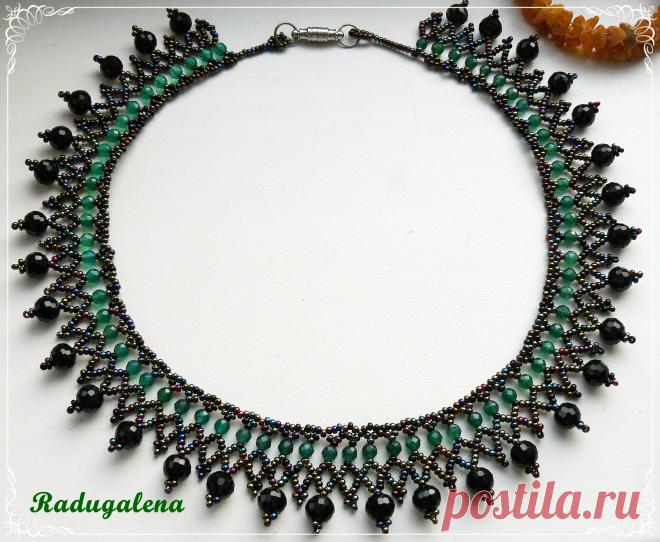 Ожерелье с нефритом