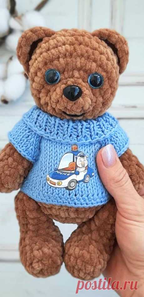 PDF Медведь в свитере крючком. FREE crochet pattern; Аmigurumi animal patterns. Амигуруми схемы и описания на русском. Вязаные игрушки и поделки своими руками #amimore - медведь из плюшевой пряжи, медвежонок, плюшевый мишка.