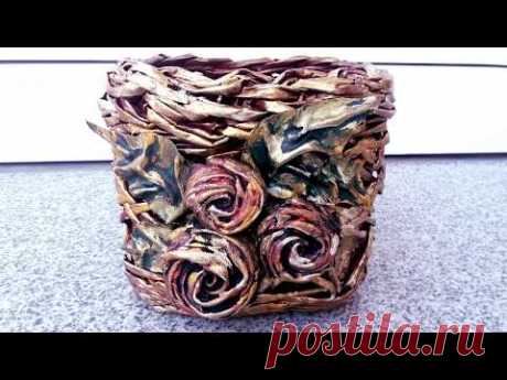 Cos cu trandafiri din material de blugi--Basket with roses made of jeans material